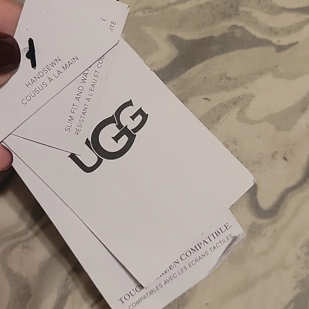 Ugg Sherling Suede Tech Glove. NWT. Cold weather Outdoors Skiing Winter‎
